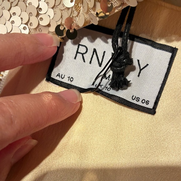 NWT RUNAWAY The Label Lola Sequin Crop Top in Sand Size 6 - Picture 5 of 6
